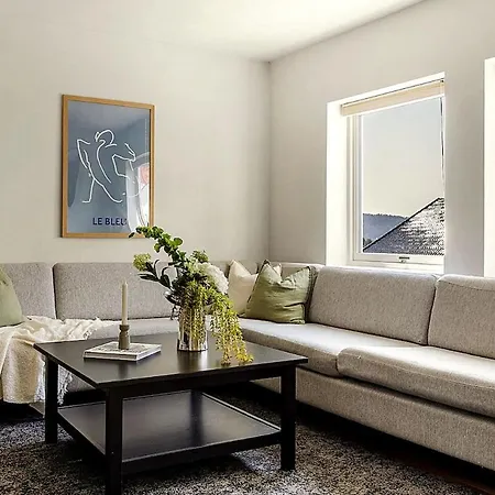 Cozy And Spacious 3-room In Sandviken Апартаменти
