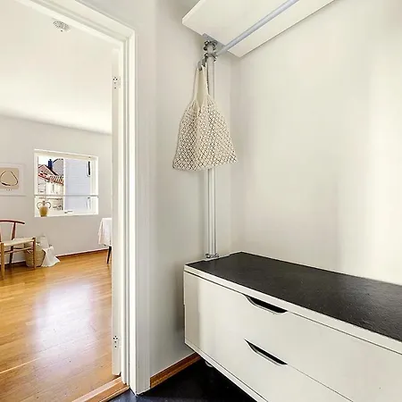 Cozy And Spacious 3-room In Sandviken *