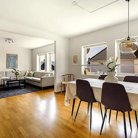 Апартаменти Cozy And Spacious 3-room In Sandviken Берген